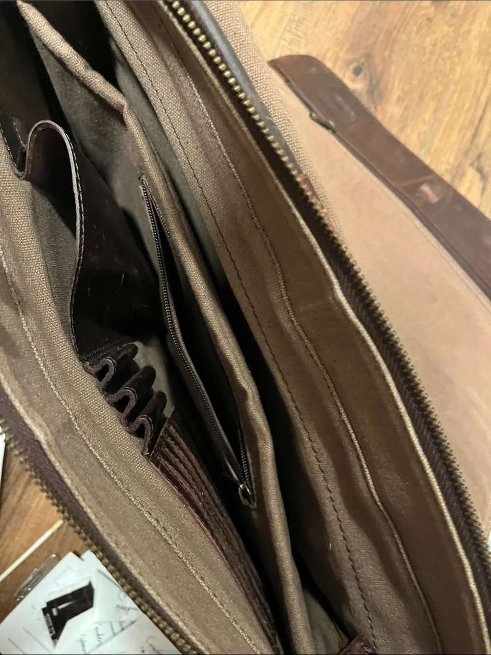 Men's Vintage-Style Brown Leather Messenger Bag with Adjustable Strap
